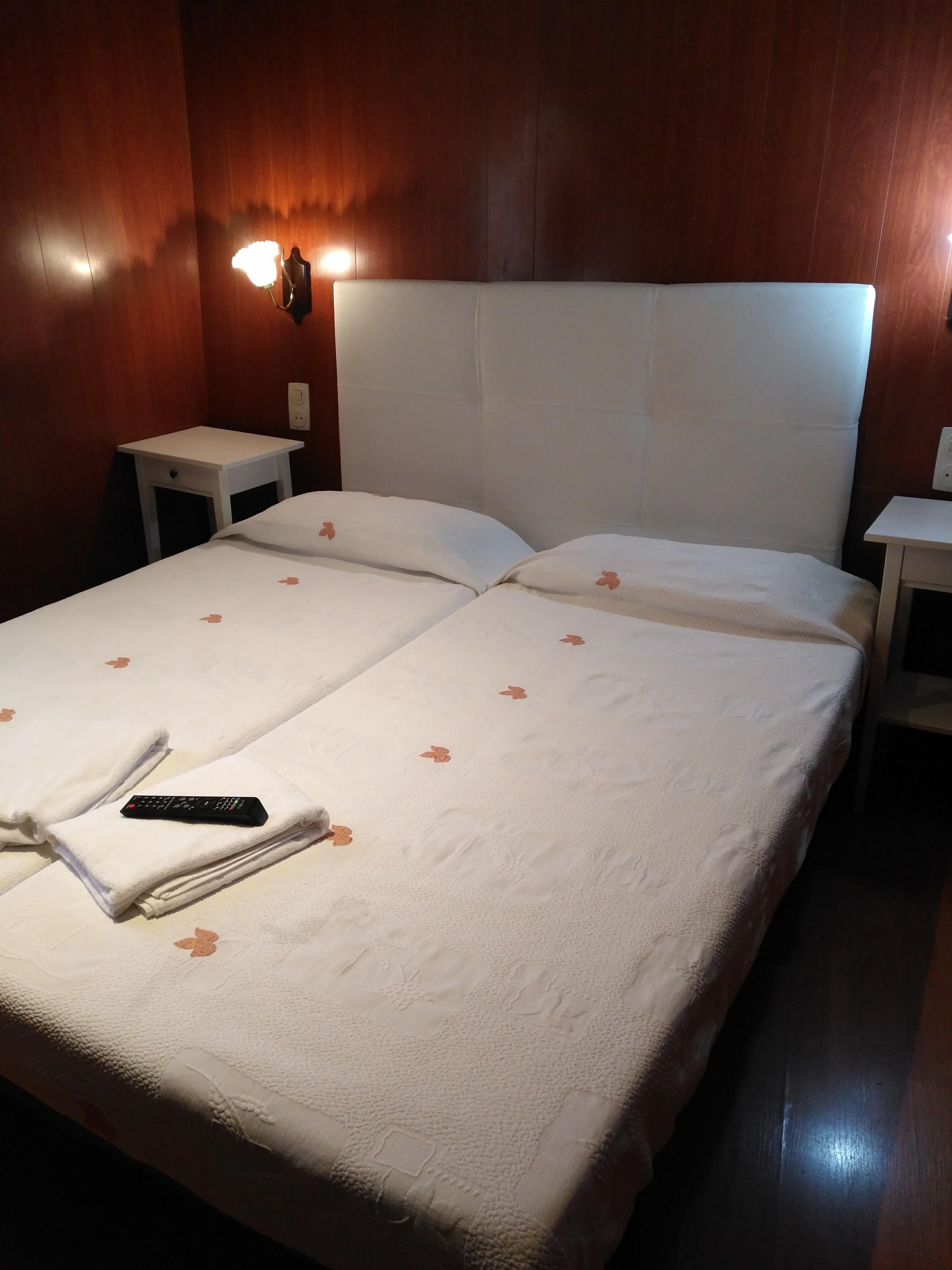 Hostal Porta De Nuria リベス・デ・フレセル エクステリア 写真