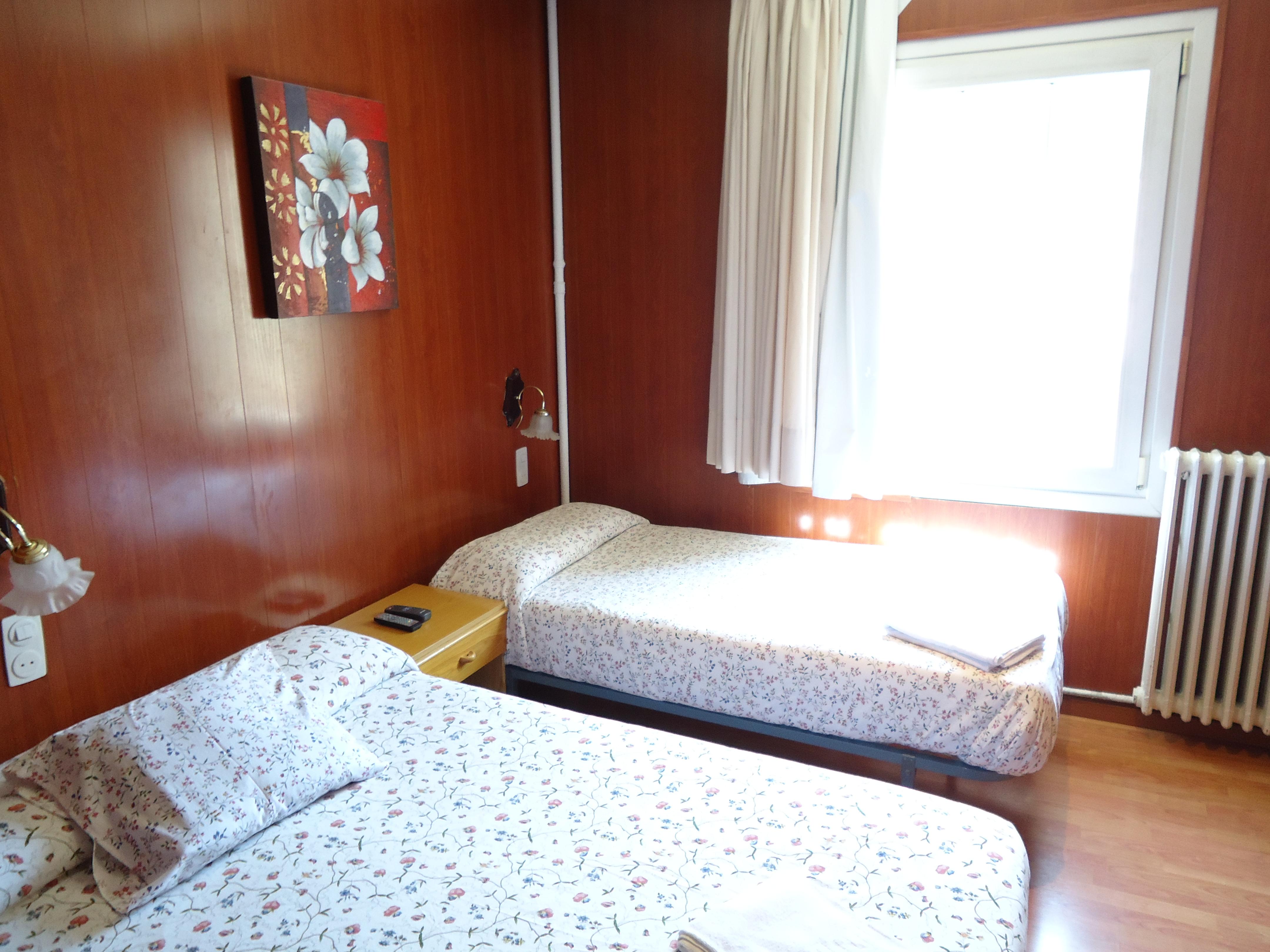 Hostal Porta De Nuria リベス・デ・フレセル エクステリア 写真