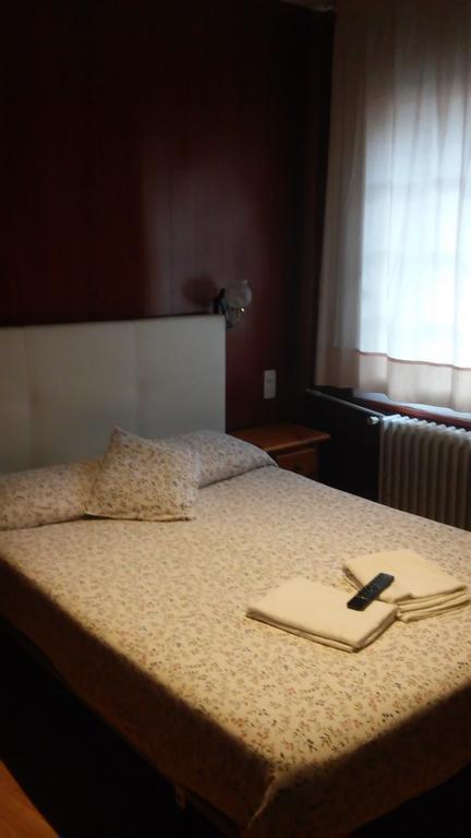 Hostal Porta De Nuria リベス・デ・フレセル エクステリア 写真