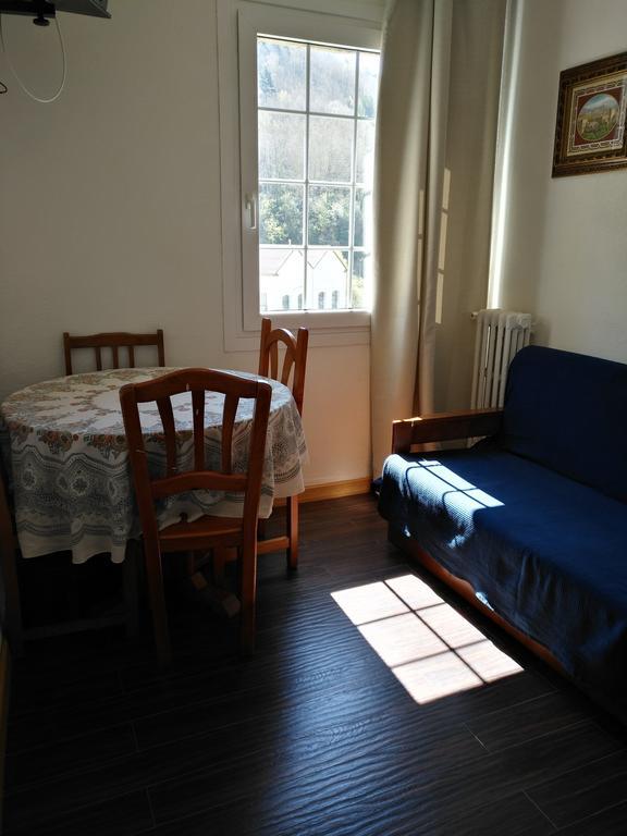 Hostal Porta De Nuria リベス・デ・フレセル エクステリア 写真