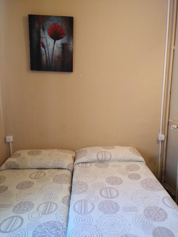 Hostal Porta De Nuria リベス・デ・フレセル エクステリア 写真