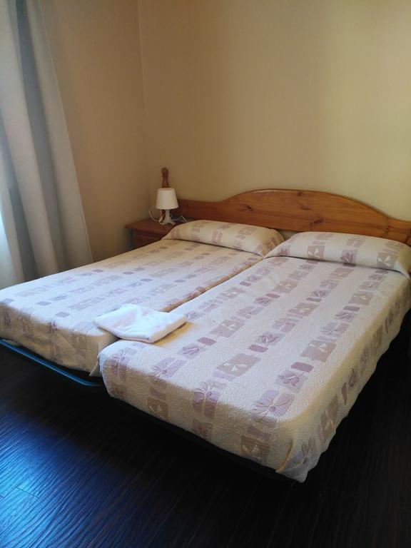 Hostal Porta De Nuria リベス・デ・フレセル エクステリア 写真